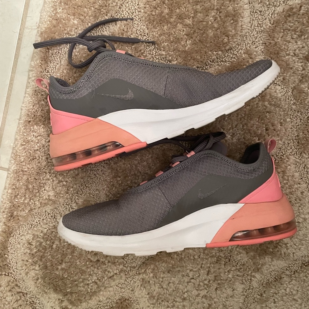 Nike air max motion 2 size 9.5
